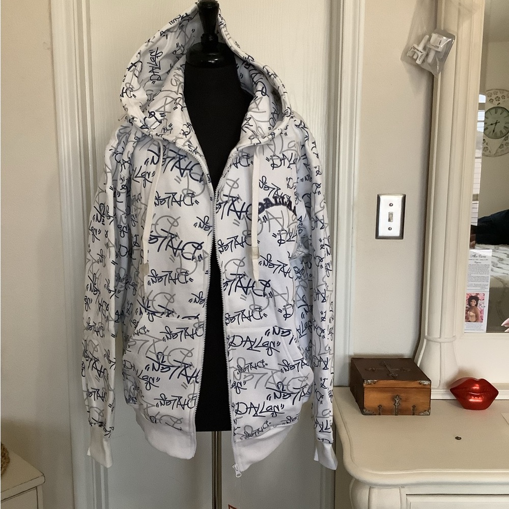 DALLAS Sweatshirt Size XL NWT